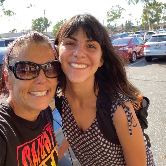 MEET YOUR FELLOW POSHER - Picture 6 of 16